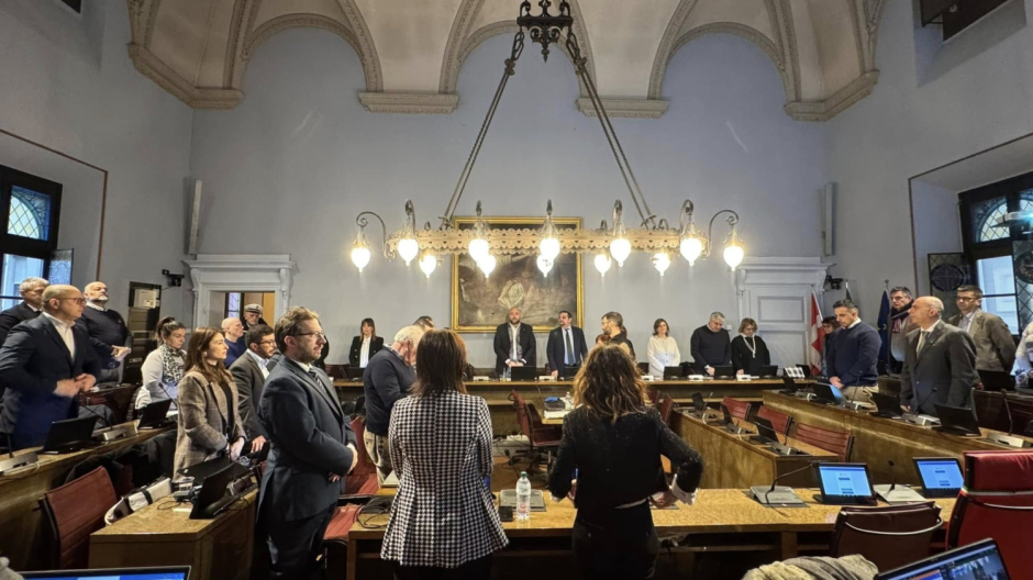 Il consiglio comunale ha ricordato l'agente Sara Gambaro a 10 anni dalla scomparsa